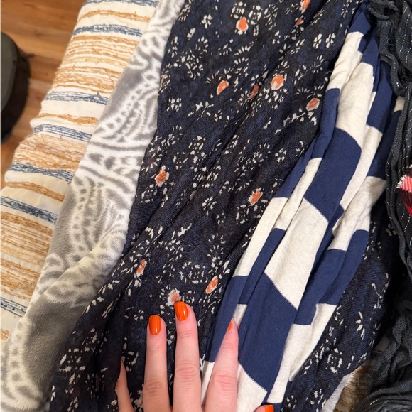 Assorted Patterned Scarves Collection - Picture 2 of 5